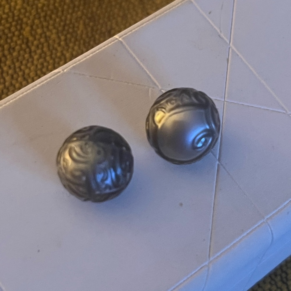 2 BLACK PEARLS CARVED South Pacific genuine